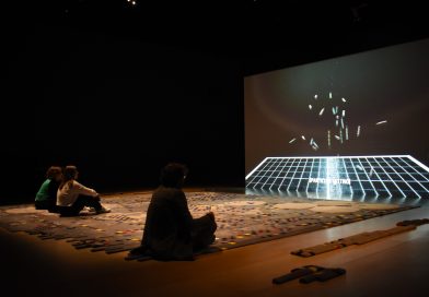 El mundo interconectado de Metahaven: Teoría del caos llega al Museo Guggenheim de Bilbao